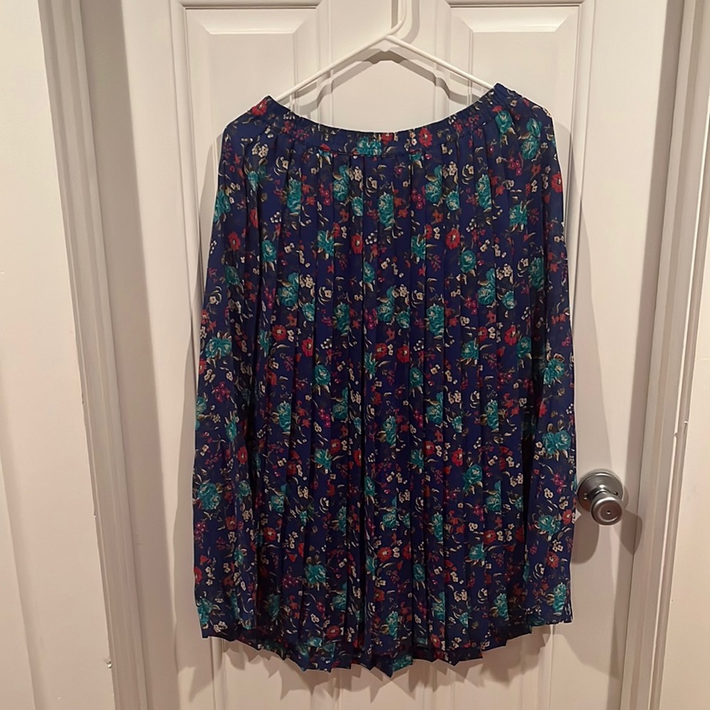 Pleated size 12 vintage floral skirt